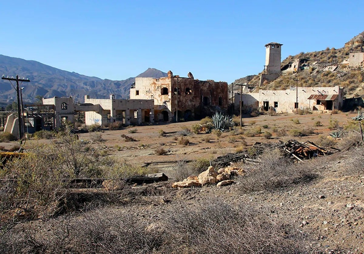 The set for the filming of El Cóndor in the Tabernas desert.