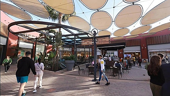 Will the shops in Malaga and on the Costa del Sol be open this Friday, a public holiday in Spain?