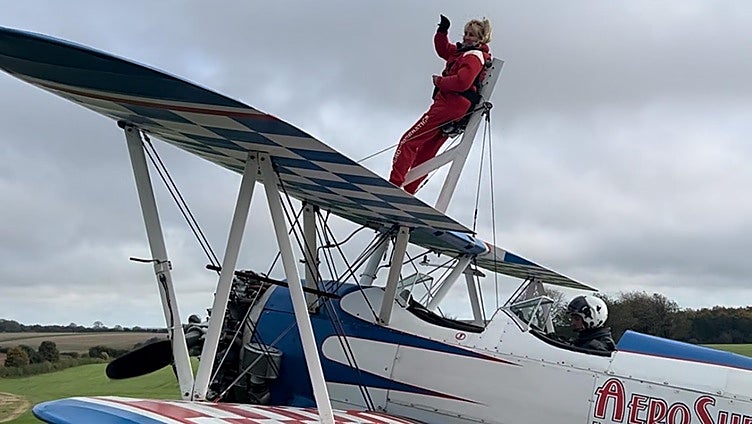 Daredevil Costa del Sol resident does charity wing walk in memory of her mother