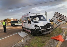 State of the ambulance after the crash at the intersection towards Villanueva de los Nabos.