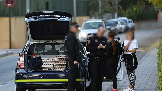 Parents face 750-euro fines after police catch teenagers throwing eggs at buses in Spain