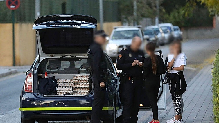 Parents face 750-euro fines after police catch teenagers throwing eggs at buses in Spain