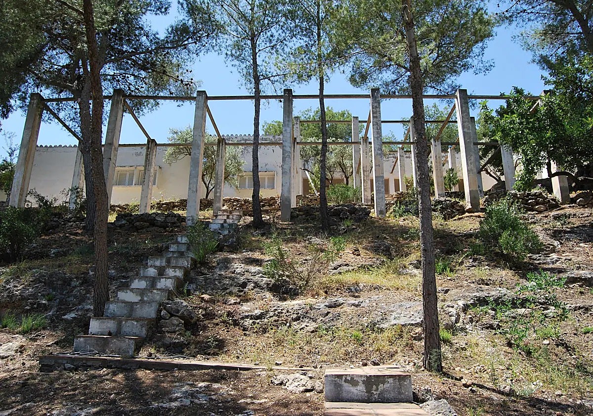 Imagen principal - Photos of Rudofsky's house taken before the reforms in the 2010s.