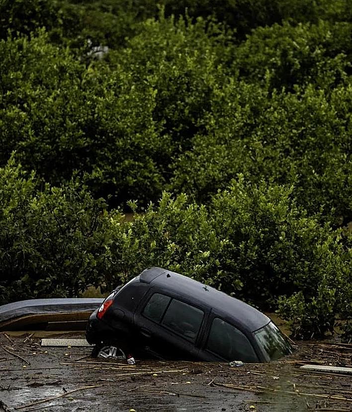 Imagen secundaria 2 - Most destructive storm of the century leaves at least 158 dead in various parts of Spain