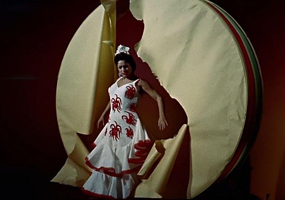 Image of actress and singer Lola Flores in the campaign video.