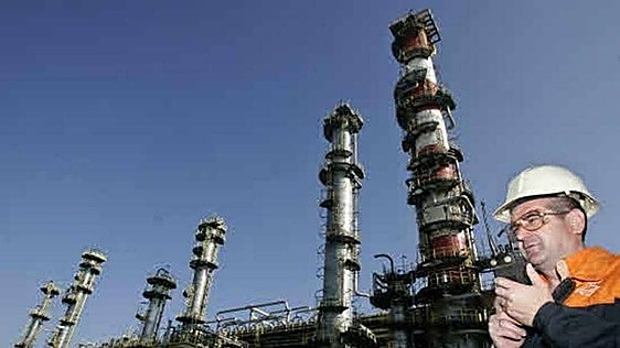 Spanish government abandons energy tax but will keep banking tax in place