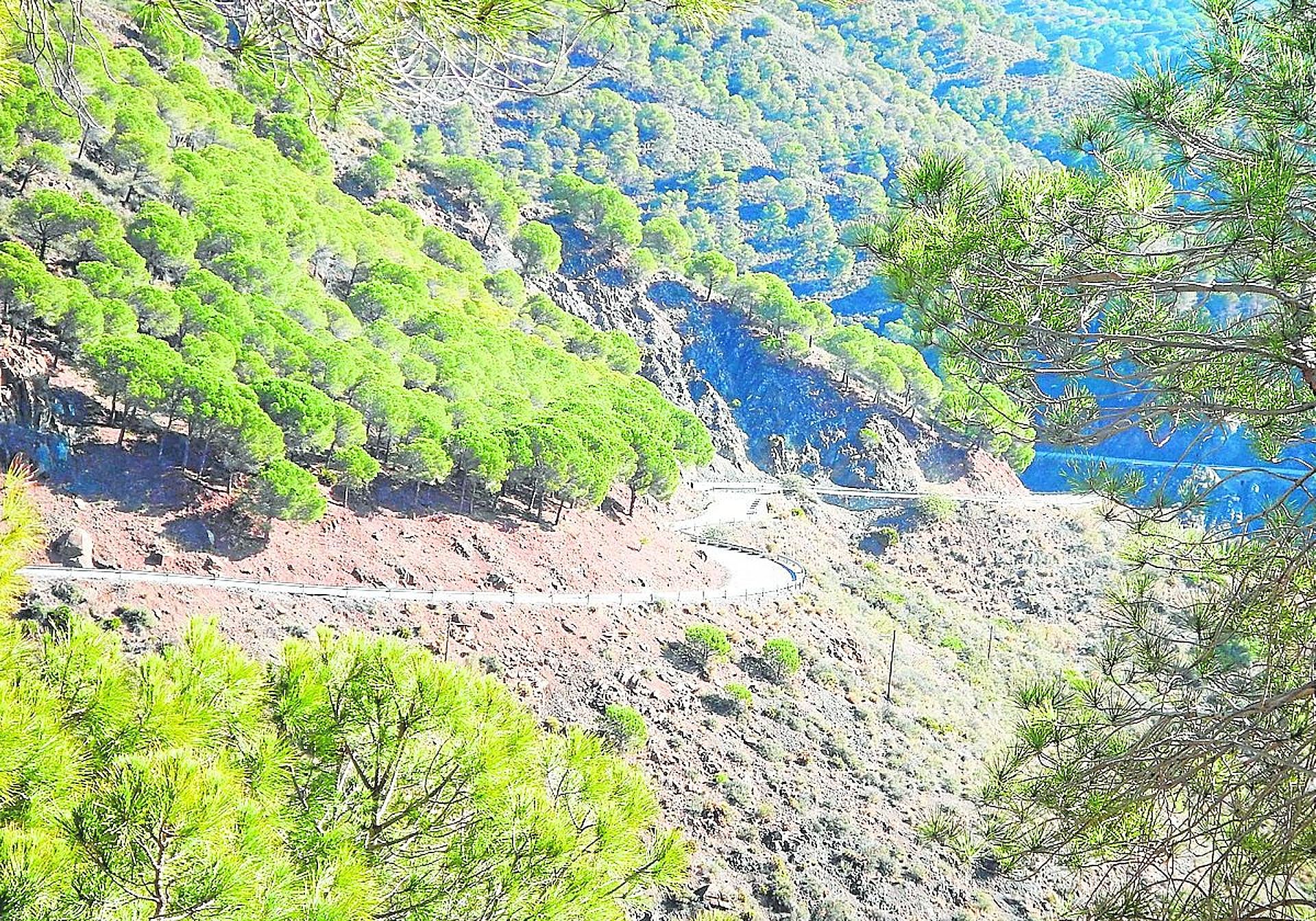 Winding route between Carratraca and Álora.