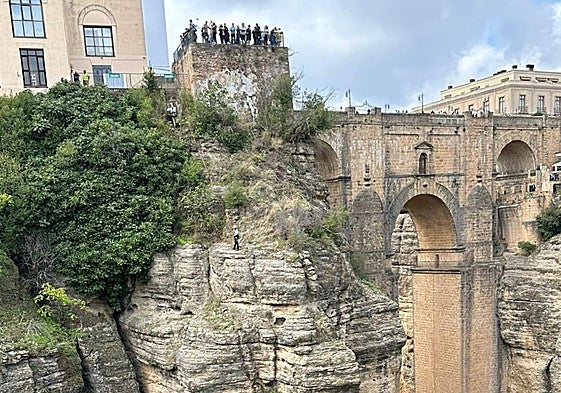 The iconic bridge as seen from the Jardines de Cuenca.