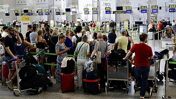 Airlines offer 11% more seats to fly between UK and the Costa del Sol this winter