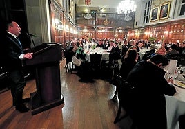Manolo Castillo addresses tourism industry professionals at Ironmongers’ Hall, London.