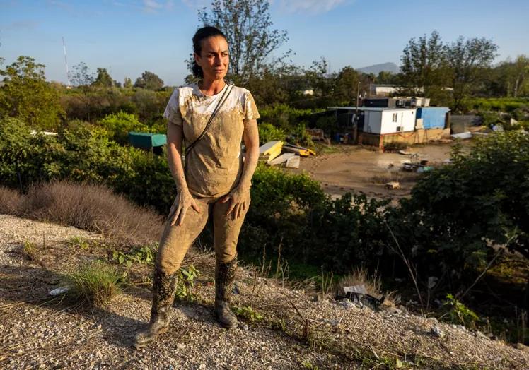 Clotilde de Luque and her house, which has been destroyed by the Dana.