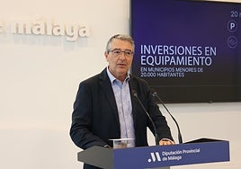 Salado during the presentation of the investment plan