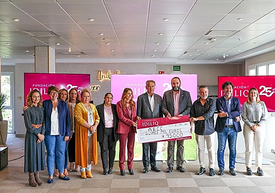 Idiliq foundation donates 15,000 euros to Costa del Sol branches of Spanish cancer association