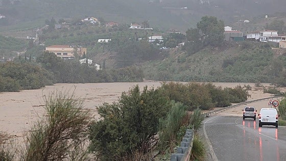 112 Andalucía offers safety advice as red, amber and yellow alerts for torrential rain are activated in Malaga