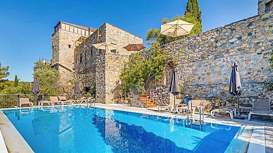 Sleep like a king or queen in Andalucía in a 9th-century Game of Thrones-style fortress