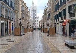 An almost deserted scene in Calle Larios this Wednesday morning in the normally bustling Malaga city centre shopping street.