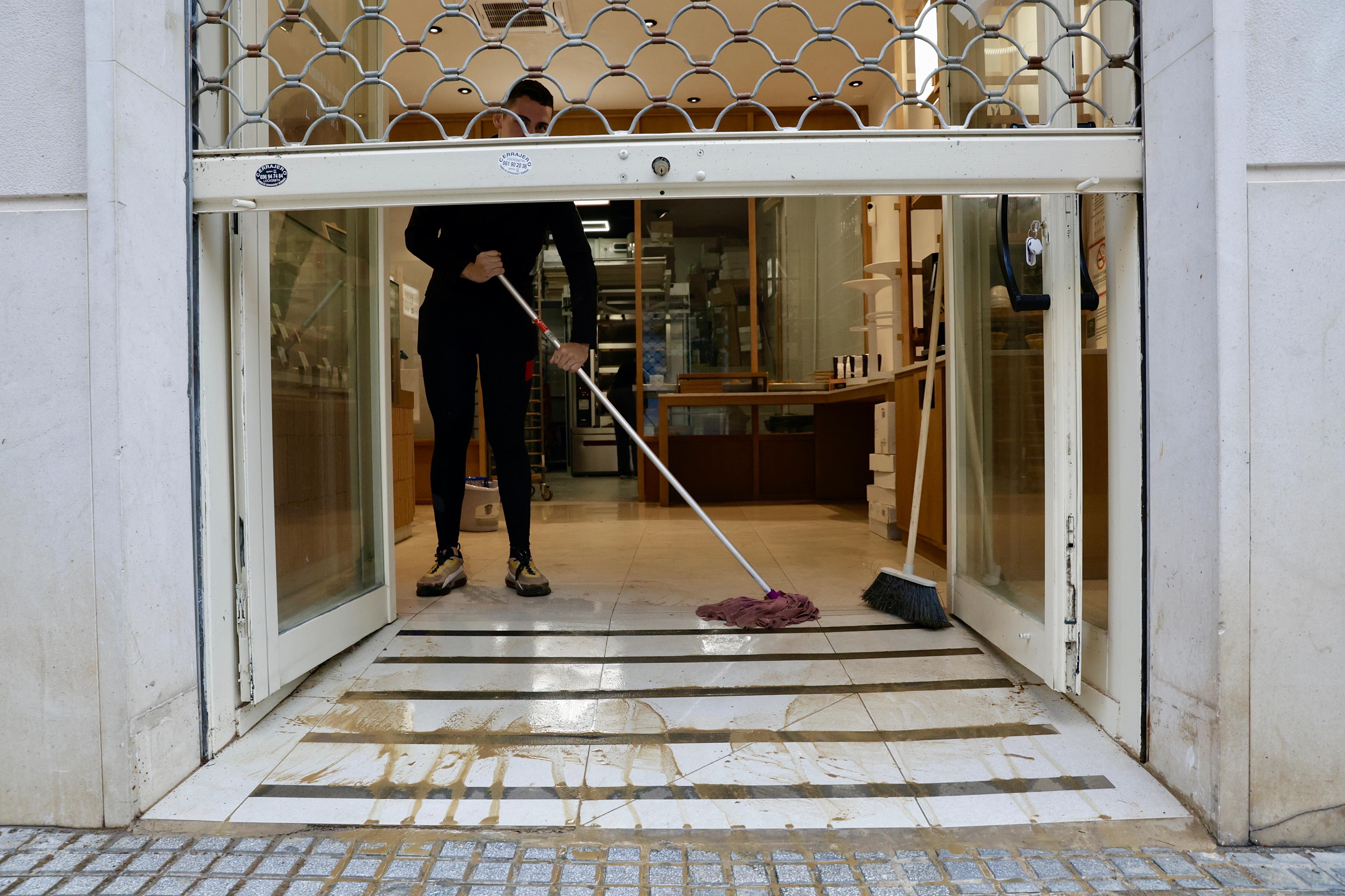 Así amanece el Centro de Málaga y sus comercios tras las inundaciones