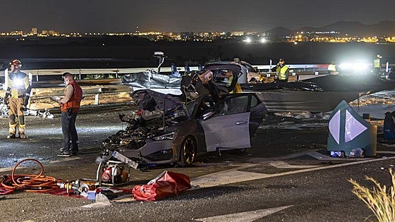 Two foreign tourists killed in crash after suspected drug-running boat falls off trailer on motorway in Spain