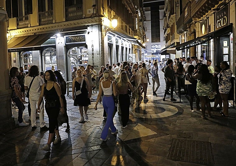 Malaga council to review existing ban on opening new bars in city