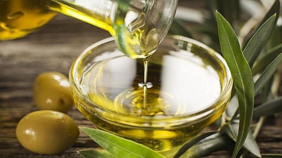 Cost of extra virgin olive oil falls by 13% at source but prices remain high in Spanish supermarkets