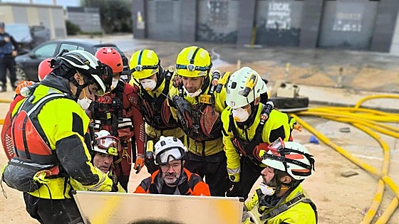Fuengirola firefighters who helped in Valencia to receive gold medals: 'They have been hard days, but very rewarding'