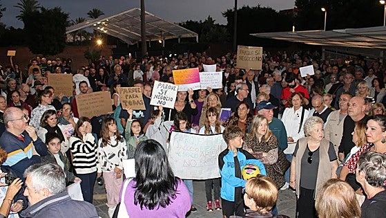 Malaga city to go ahead with Chinese lantern show despite protests
