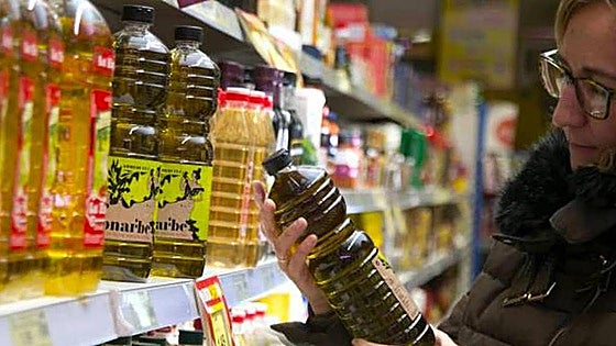 Expert puts date on big drop in supermarket olive oil prices in Spain