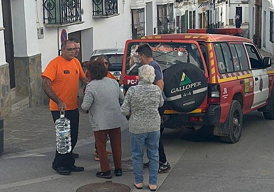 Bottled drinking water being handed out at collection points in Gaucín