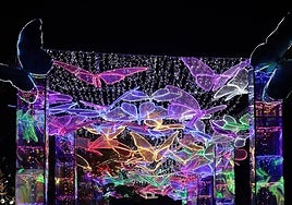 The initial corridor of the lantern route in the Parque del Oeste.