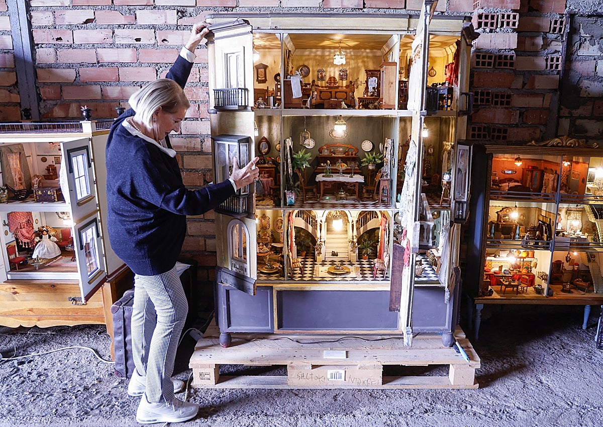Imagen secundaria 1 - Doll’s houses in search of a new home: one of the best collections in Spain that is up for sale for one million euros