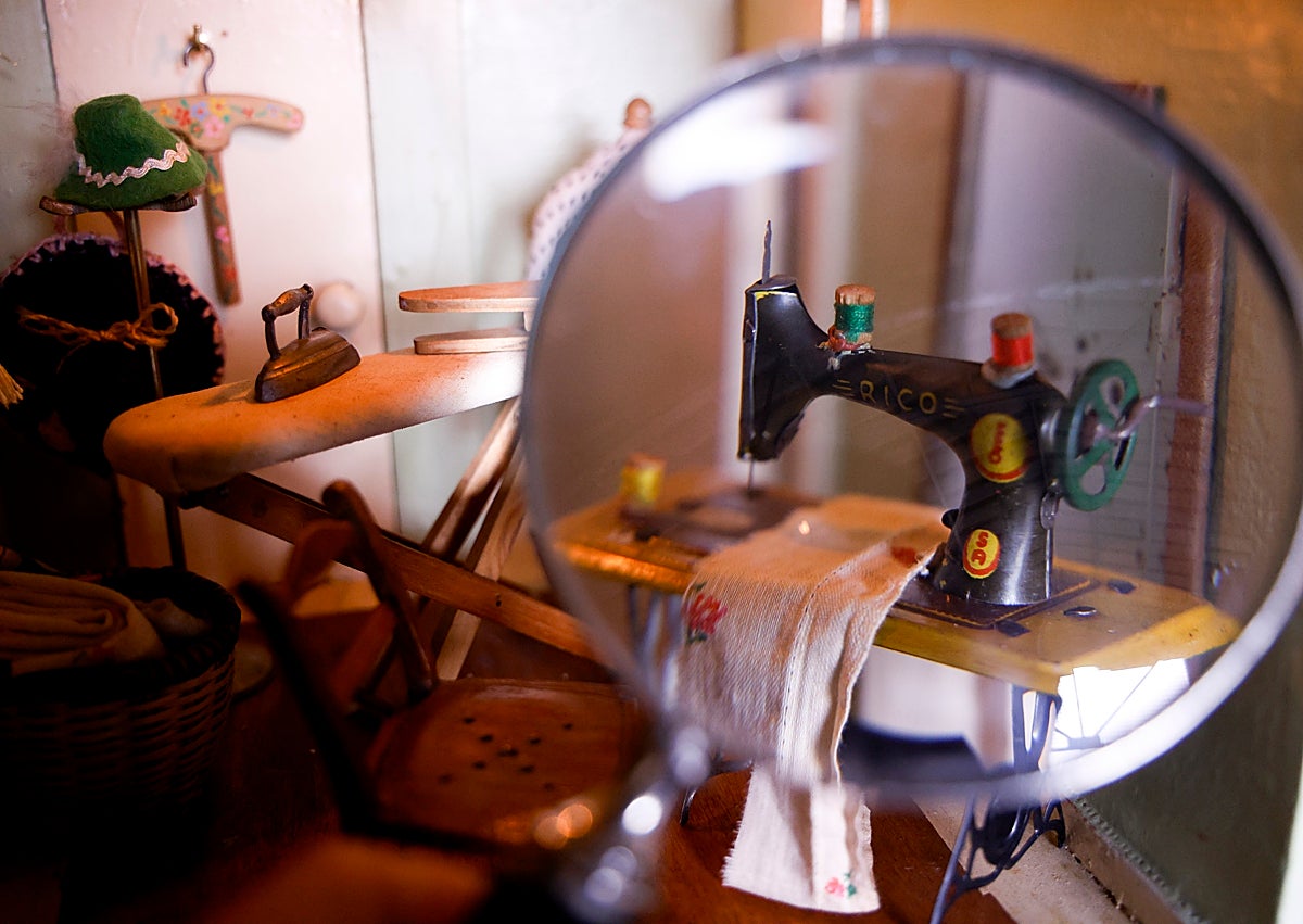 Imagen secundaria 1 - Doll’s houses in search of a new home: one of the best collections in Spain that is up for sale for one million euros