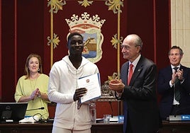 Mansour Konte with the mayor of Malaga on Thursday.