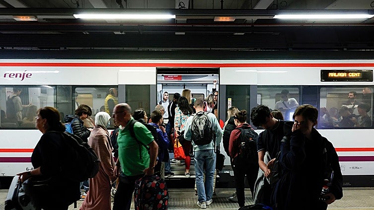 Government considers plans to run Costa del Sol train line parallel to the A-7 motorway