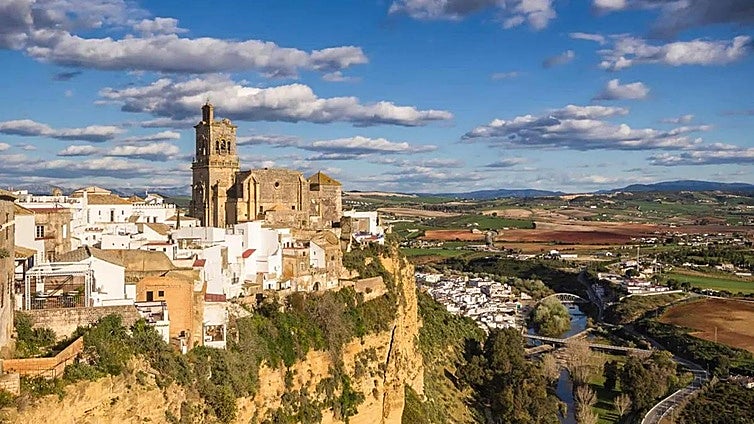 British man buys dream home in Spain only to find out later he must share kitchen with other neighbours
