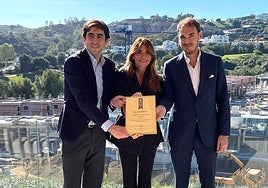 The mayor of Mijas (centre) and Idiliq group representatives proudly show off the recognition.