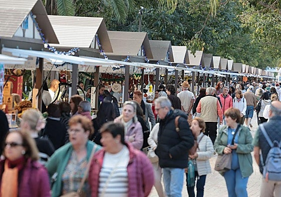 The first day of the food market in Paseo del Parque.