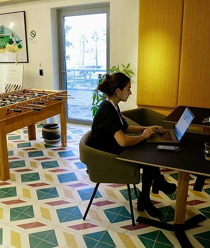 Imagen secundaria 2 - Above, Ana Isabel and Mavi Lillo, from the company Ofiburo. In the middle, the Ebury office. Below, Google's GSEC Málaga.