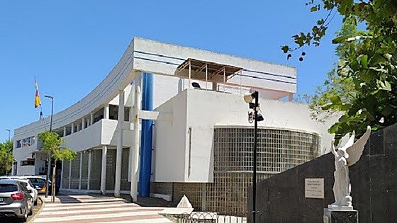 Police solve death mystery and make two arrests after man plunges from fourth-floor apartment in Marbella