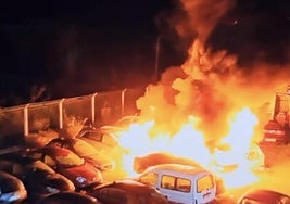 Image of the burning vehicles in the municipal depot in Torrox on Wednesday night.