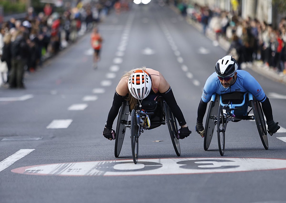Imagen secundaria 1 - Vincent Kipkorir claims crown at biggest Malaga Marathon in history