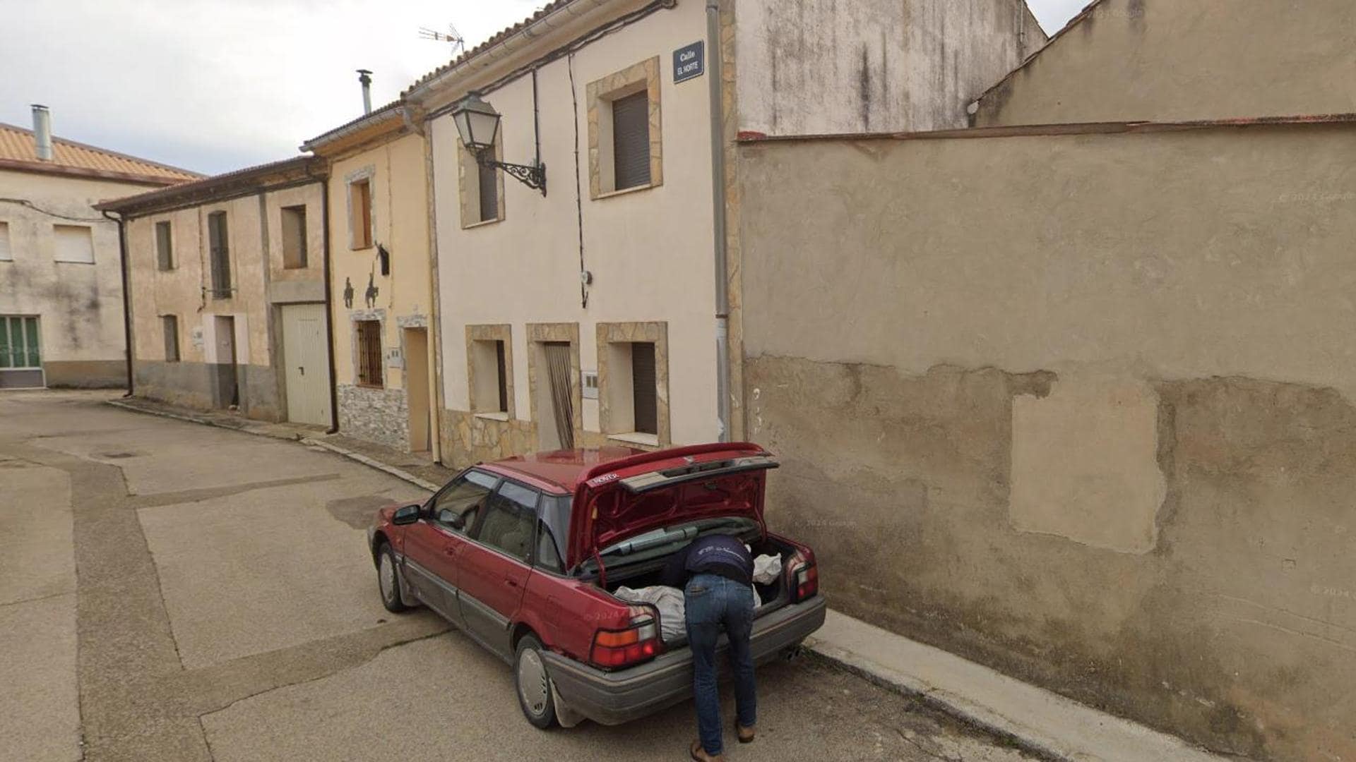 Man captured by Google Maps while moving dismembered body in northern Spanish village | Sur in English