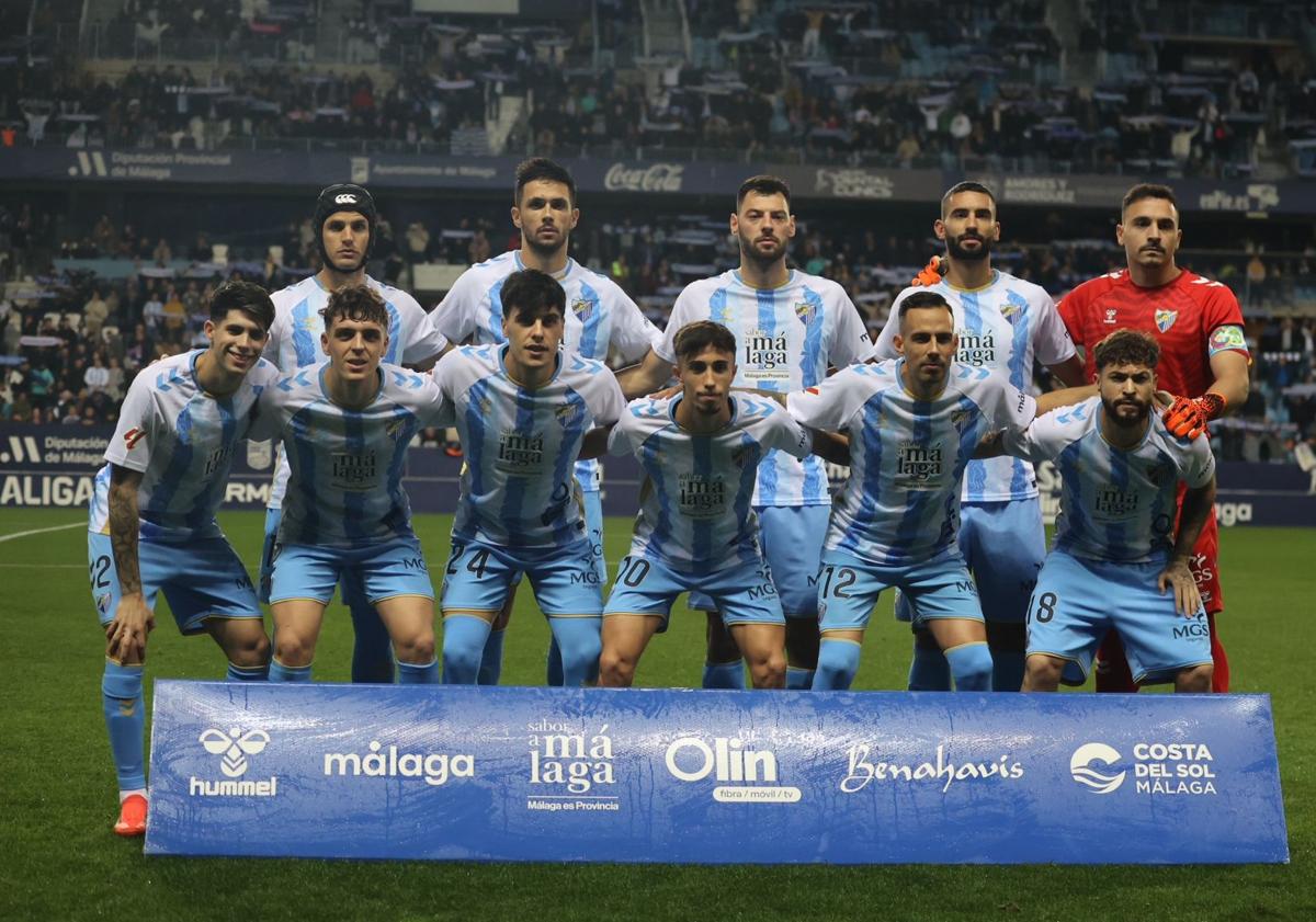 Imagen principal - Goal-hungry Malaga CF put on a festive show for their fans