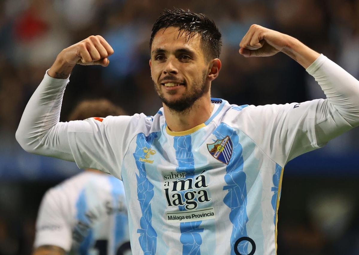 Imagen secundaria 1 - Goal-hungry Malaga CF put on a festive show for their fans