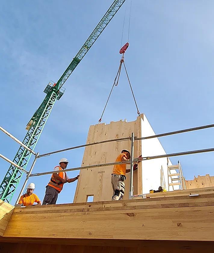 Imagen secundaria 2 - Wooden environmentally friendly apartments in Torremolinos go up in record time