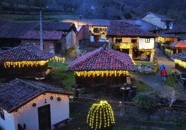 This is what the Asturian village of Aciera looks like at Christmas time