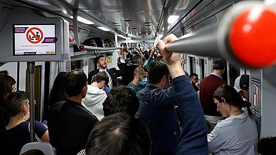 Spain's minister of transport: 'In a year we hope to have the route of the coastal train clear'