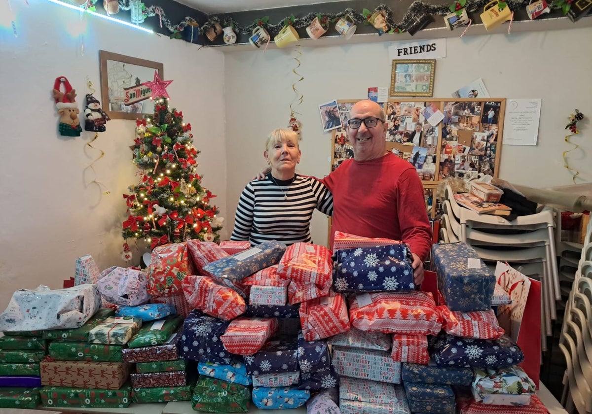 Carol Baxter and Claudio Castellon with the presents.