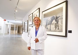 Cristina García Rodero with her exhibition.