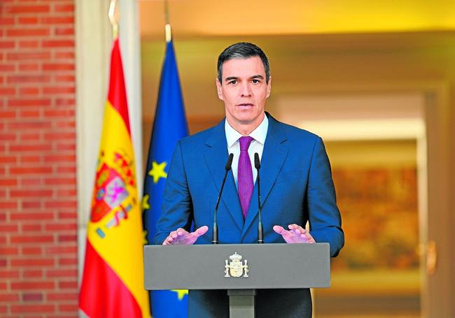 Prime Minister Pedro Sánchez took five days off to reflect after allegations were made against his wife; he did not resign and the investigations continue.