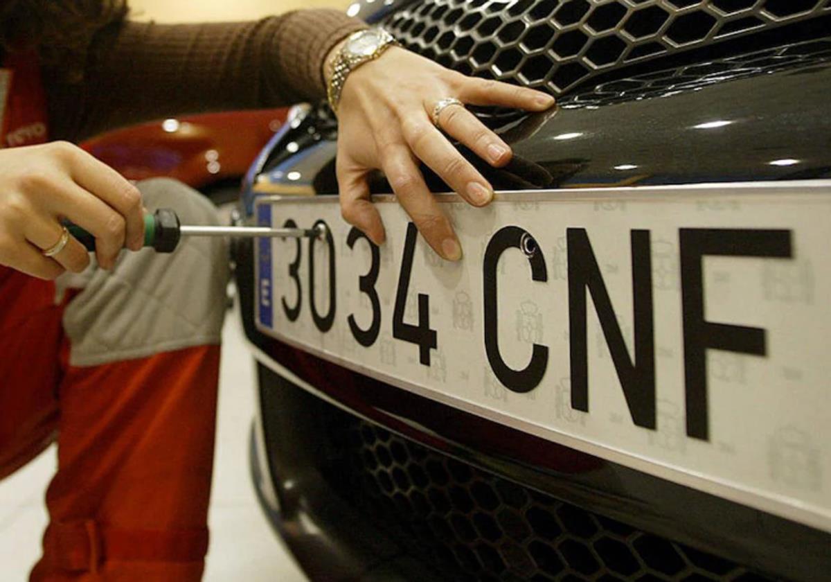 Vehicle registration plates in Spain are set to change in 2025 Sur in